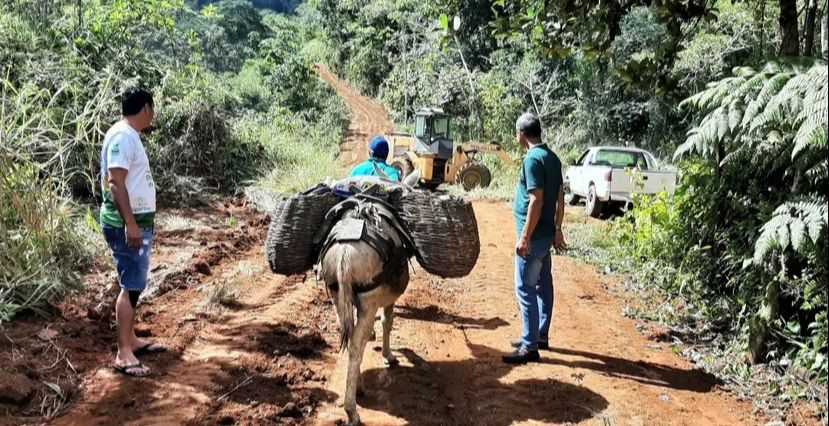 Camacã: Prefeitura recupera estrada da região Estrela de São João do Panelinha e região Córrego de Areia